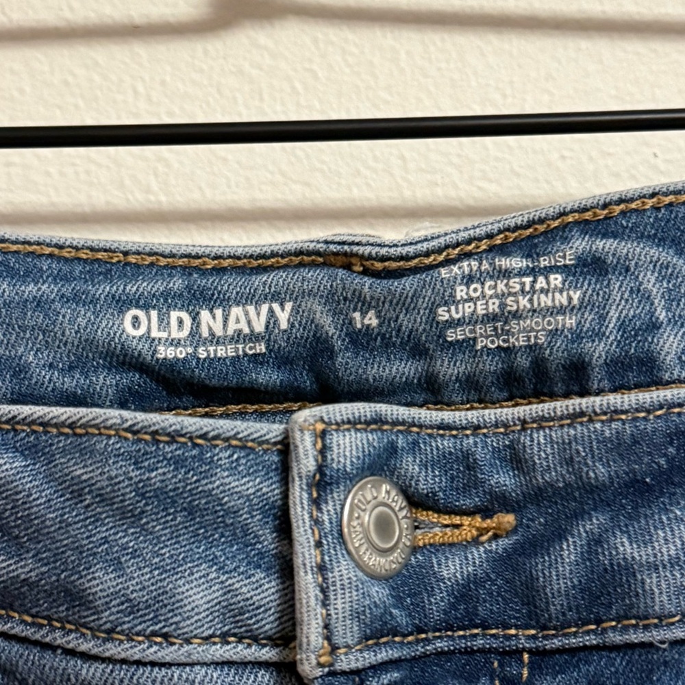 Old Navy - Women's High Rise Skinny Jeans in Medium Blue‎ with Distressed Edge - Picture 3 of 5